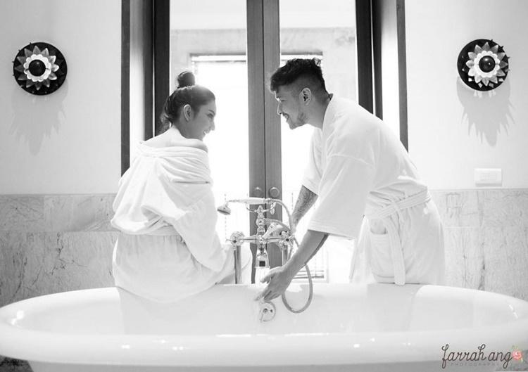 Mesra di Bathtub, 9 Artis Ini Pamer Saat Mandi Bareng Pasangan