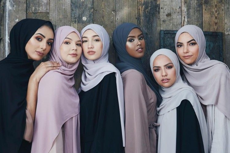 Kenali Yuk! 10 Jenis Kain Hijab dan Karakteristiknya
