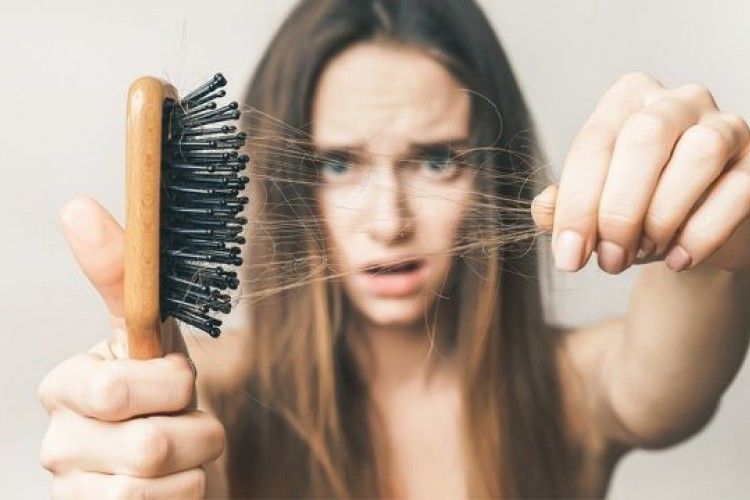 5 Bad Effects of Drying Your Hair Too Much with a Blow Dryer