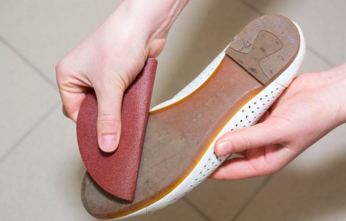 Cara Mudah Atasi Sol Sepatu atau Sandal yang Licin