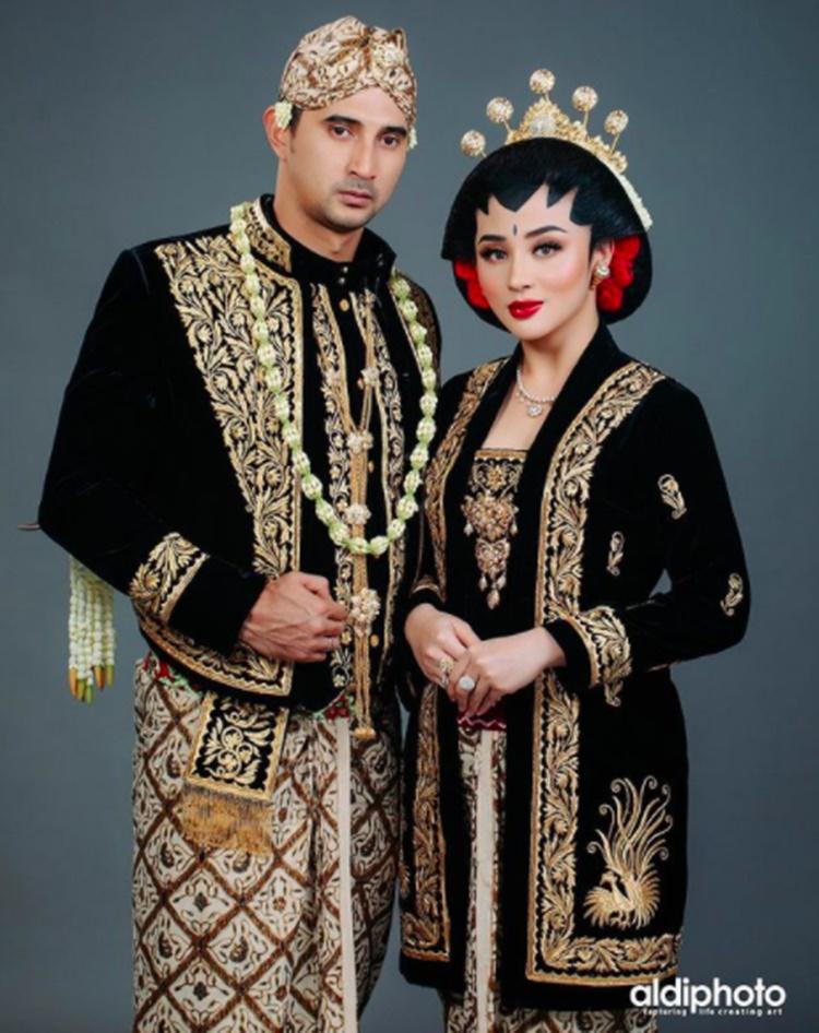 Pengantin Baru, Intip 10 Momen Mesra Ali Syakieb & Margin Wieheerm
