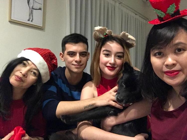 Sudah Direstui, 10 Artis Ini Tak Canggung Kumpul Bareng Keluarga Pacar