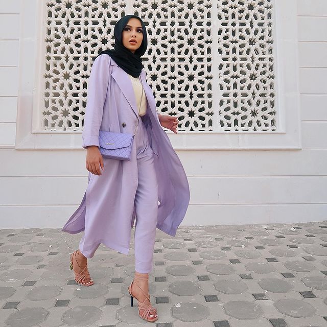 7 Inspirasi Gaya OOTD Warna Lilac untuk Perempuan Hijab