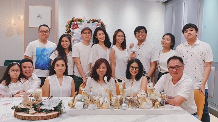 Sudah Direstui, 10 Artis Ini Tak Canggung Kumpul Bareng Keluarga Pacar