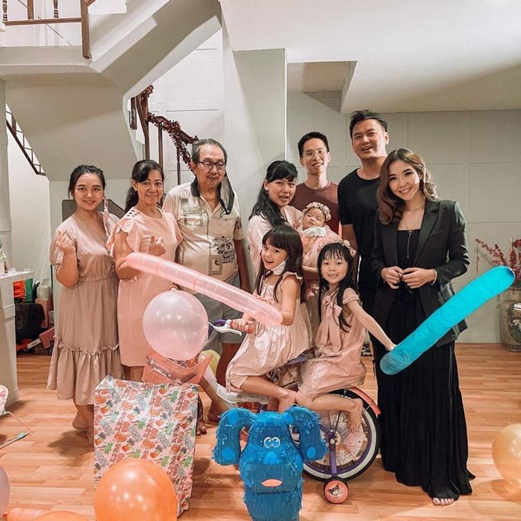 Sudah Direstui, 10 Artis Ini Tak Canggung Kumpul Bareng Keluarga Pacar