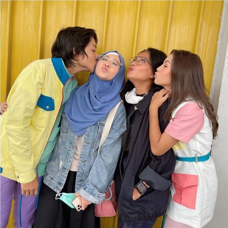 Sudah Direstui, 10 Artis Ini Tak Canggung Kumpul Bareng Keluarga Pacar