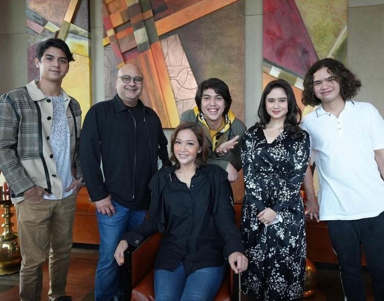 Sudah Direstui, 10 Artis Ini Tak Canggung Kumpul Bareng Keluarga Pacar
