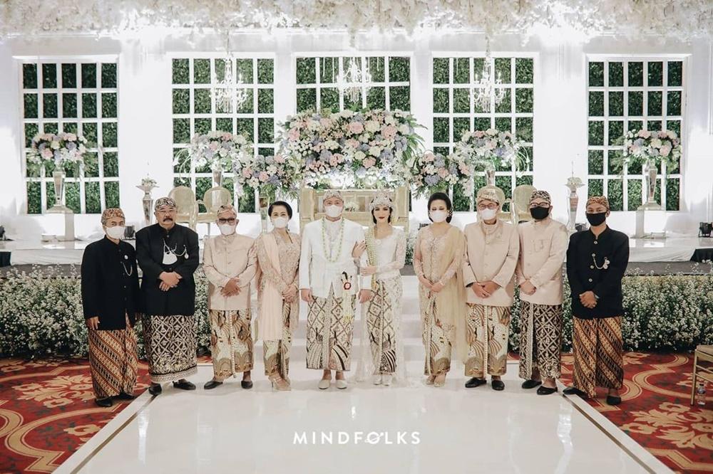 Menikah di Usia 18, Intip 10 Momen Bahagia Syahra Larez dan Suami