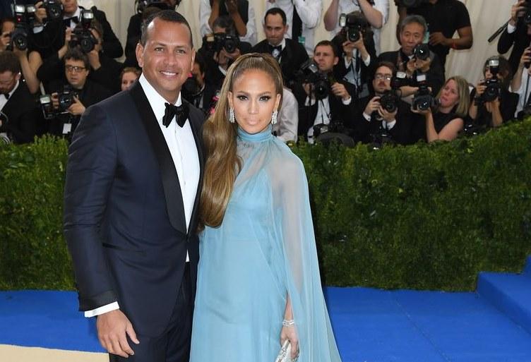 Dikabarkan Putus, Ini 9 Fakta Hubungan Jennifer Lopez & Alex Rodriguez