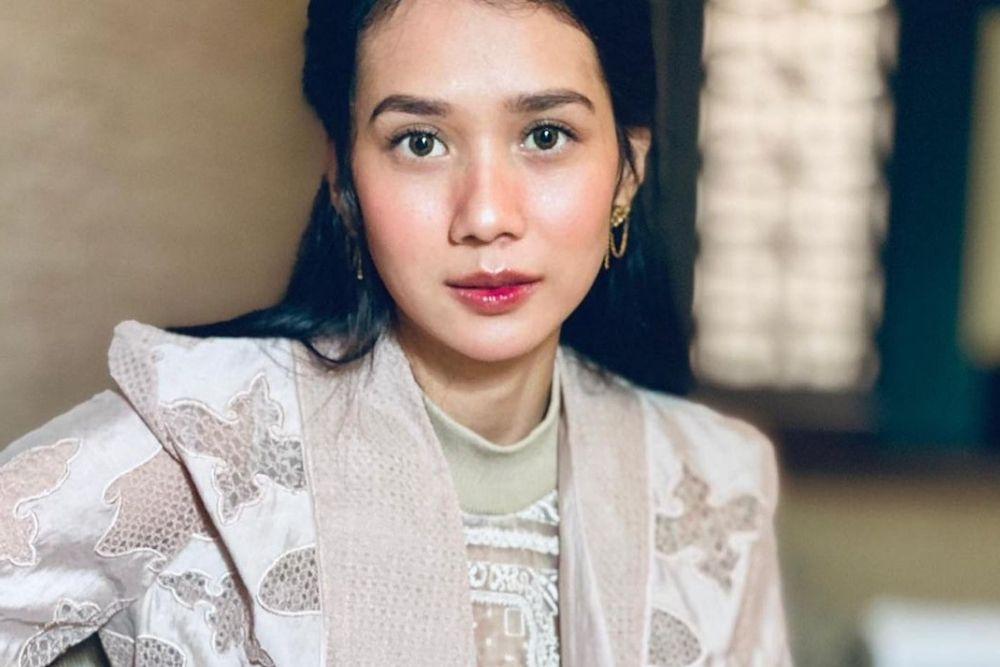 7 Pesona Seleb yang Dinikahi Pria Jauh Lebih Tua 