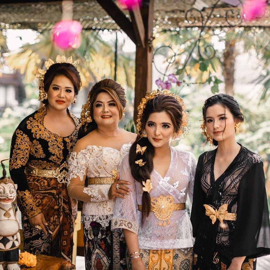 Pacaran Beda Agama, Ini 10 Fakta Sarah Menzel Kekasih Azriel