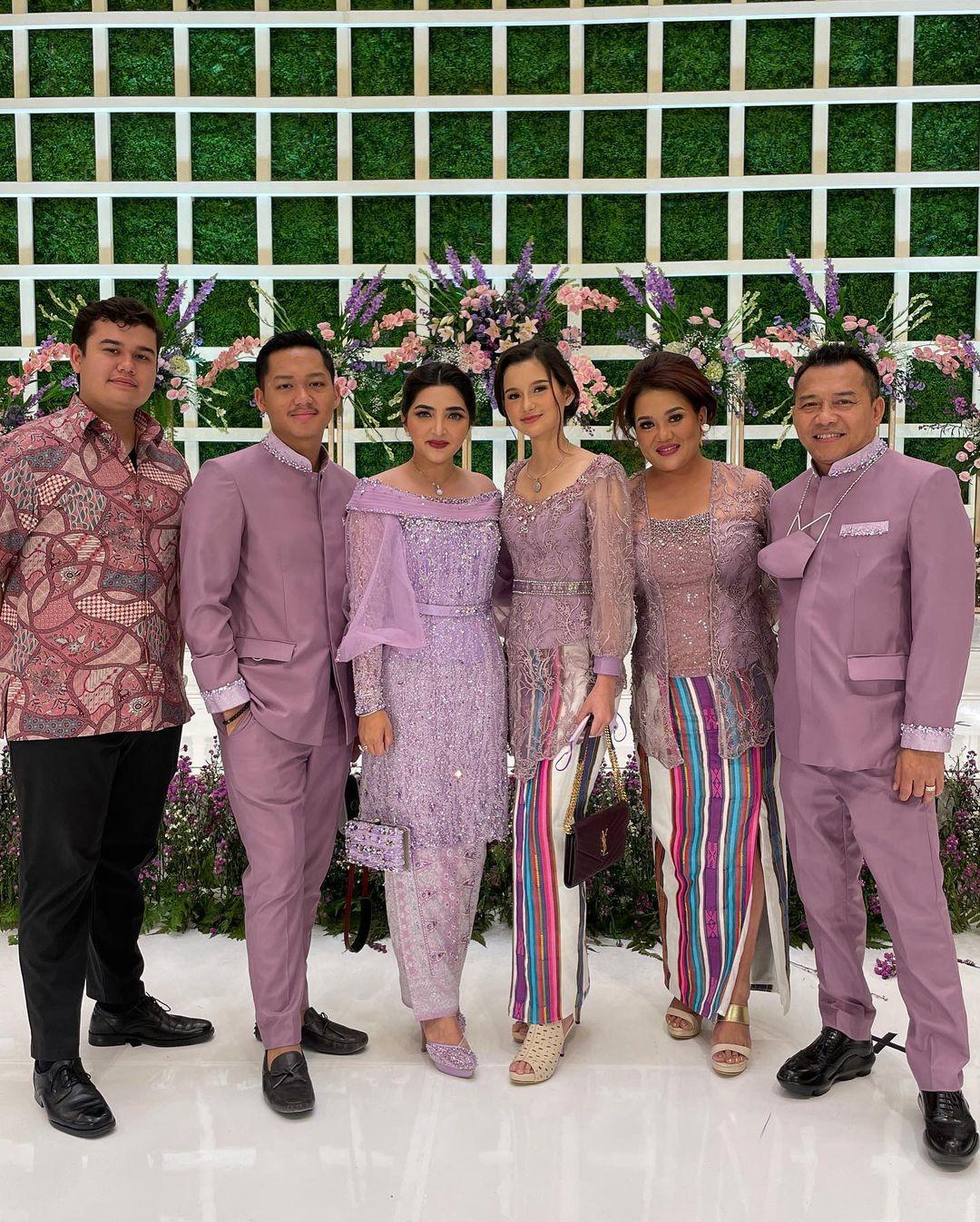 Pacaran Beda Agama, Ini 10 Fakta Sarah Menzel Kekasih Azriel