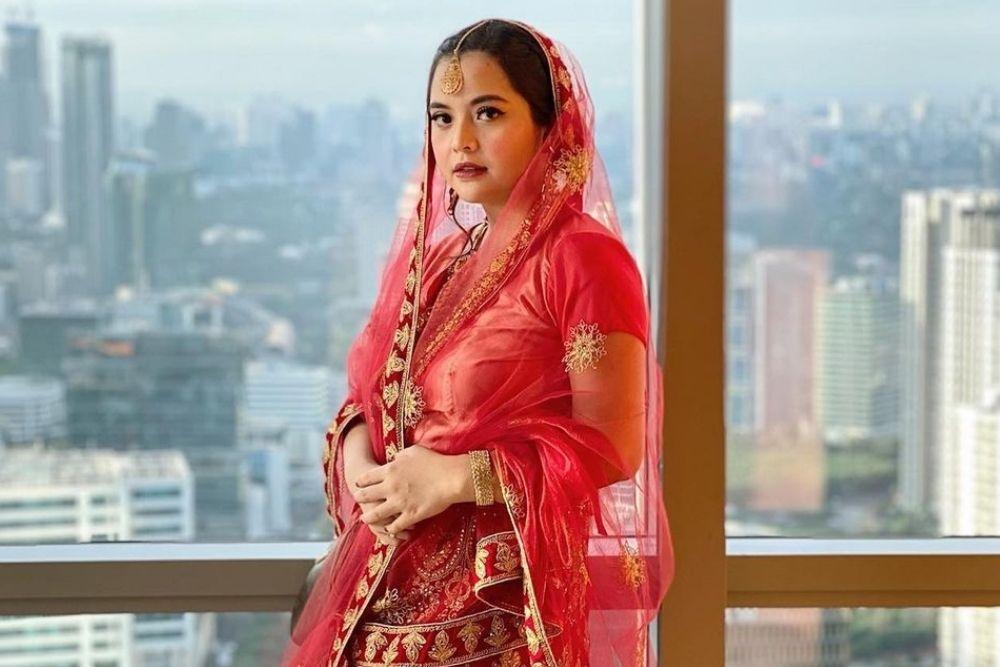 Tampil Bak Artis Bollywood, Intip 7 Gaya Seleb Kenakan Baju India