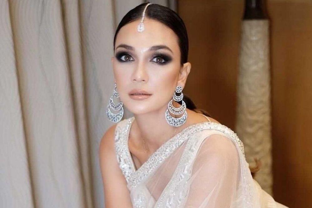 Tampil Bak Artis Bollywood, Intip 7 Gaya Seleb Kenakan Baju India