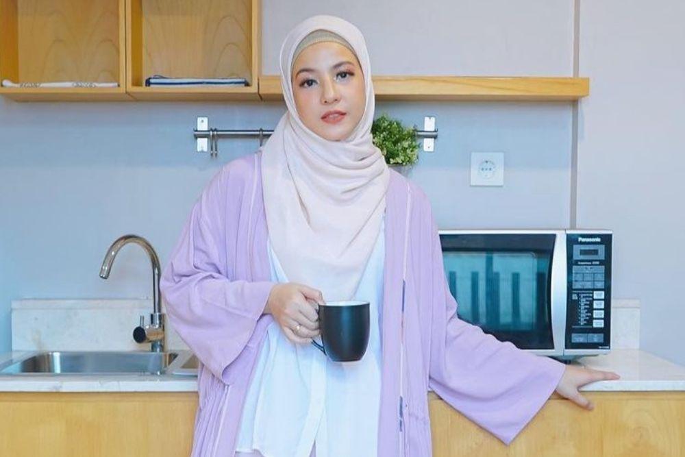 7 Pesona Seleb yang Dinikahi Pria Jauh Lebih Tua 