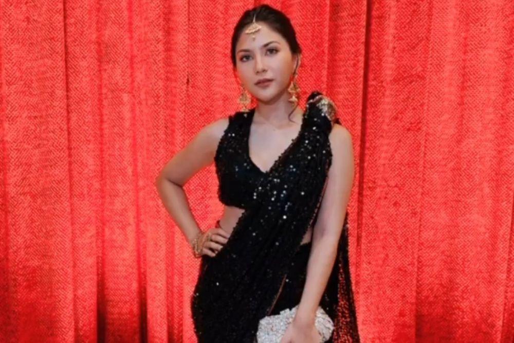 Tampil Bak Artis Bollywood, Intip 7 Gaya Seleb Kenakan Baju India