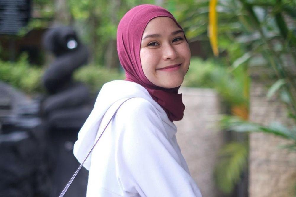 7 Pesona Seleb yang Dinikahi Pria Jauh Lebih Tua 