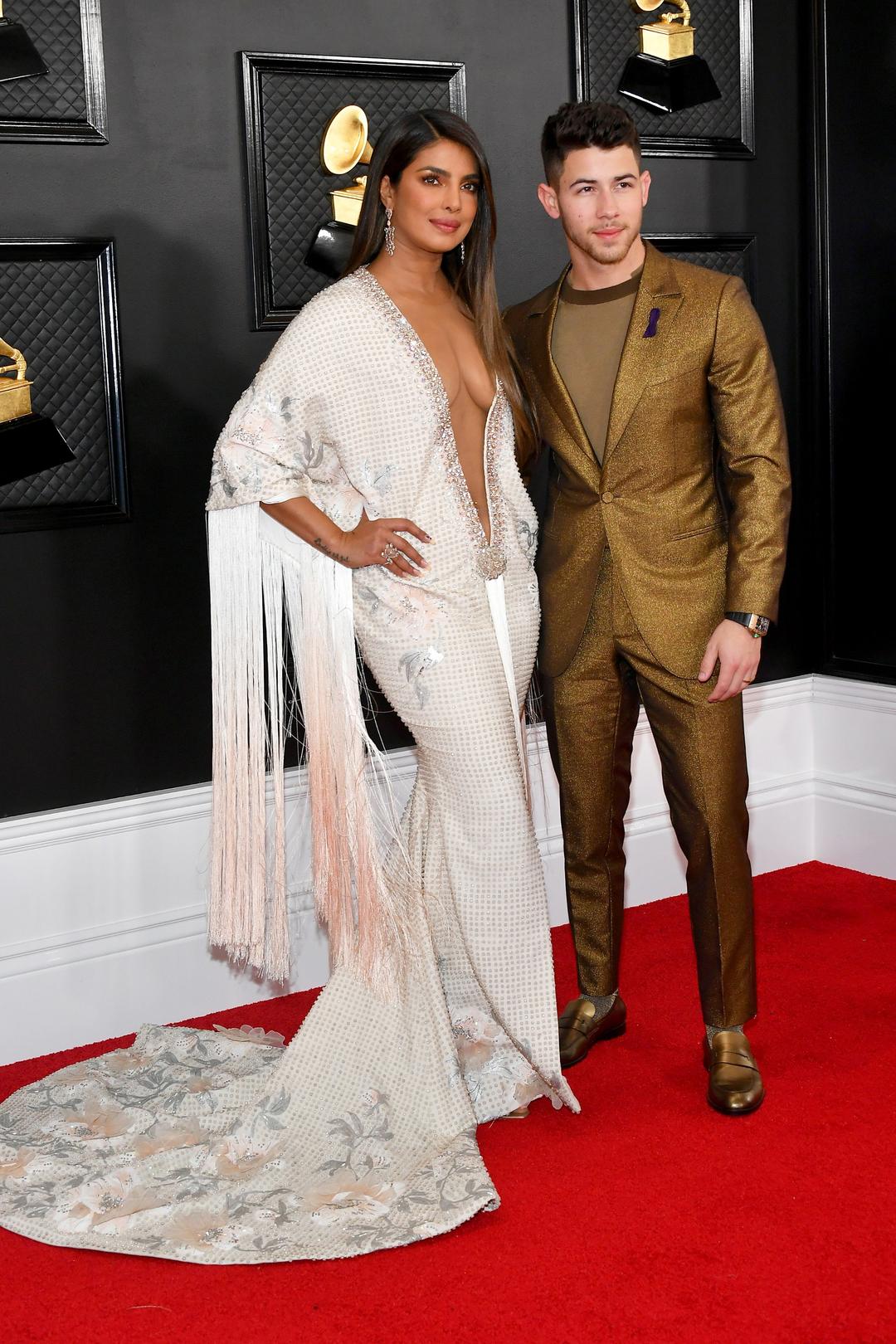 Artis Hollywood dengan Gaun Seksi Sepanjang Masa Grammy Awards