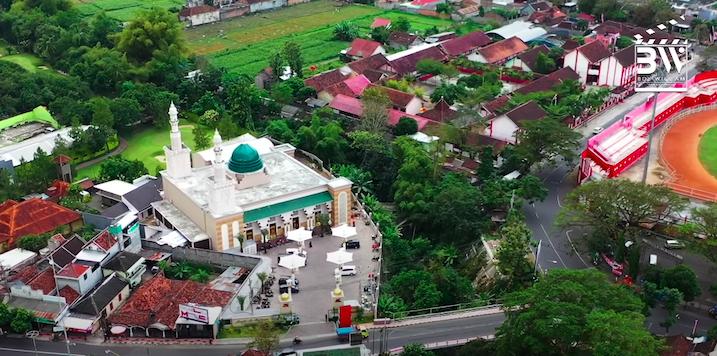 Ada Lapangan Golf, 10 Potret Mewah Rumah Presenter Ovi Dian