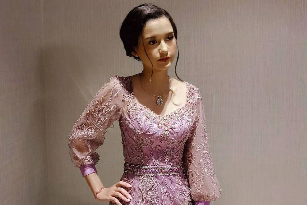 Miliki Kecantikan Alami, Intip Pesona Sarah Menzel Berpulaskan Makeup