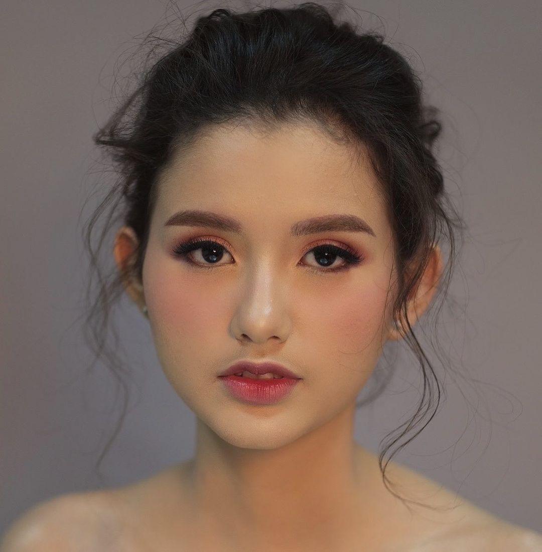 Miliki Kecantikan Alami, Intip Pesona Sarah Menzel Berpulaskan Makeup