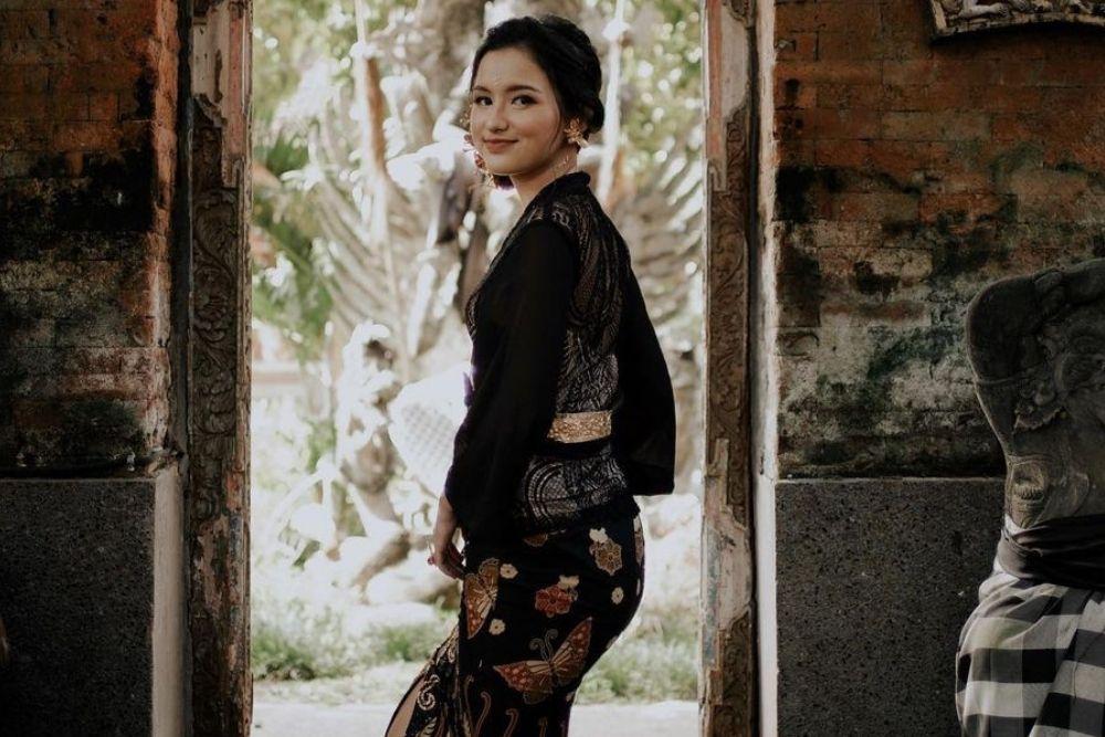 Miliki Kecantikan Alami, Intip Pesona Sarah Menzel Berpulaskan Makeup