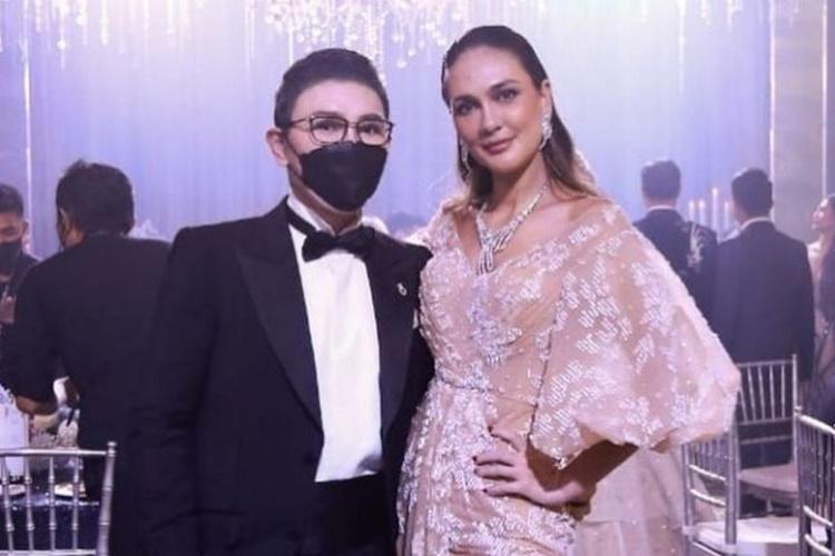 Makin Mesra, Ini 6 Potret Luna Maya dan Otis Hahijary yang Bikin Heboh