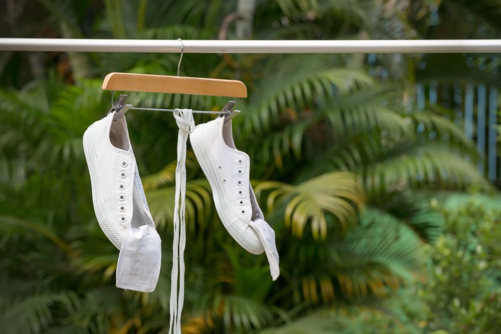 Cara Membersihkan Sol Sepatu Putih yang Kotor dan Menguning