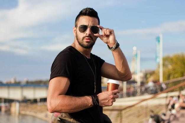 7 Alasan Perempuan Lebih Suka Bad Boy