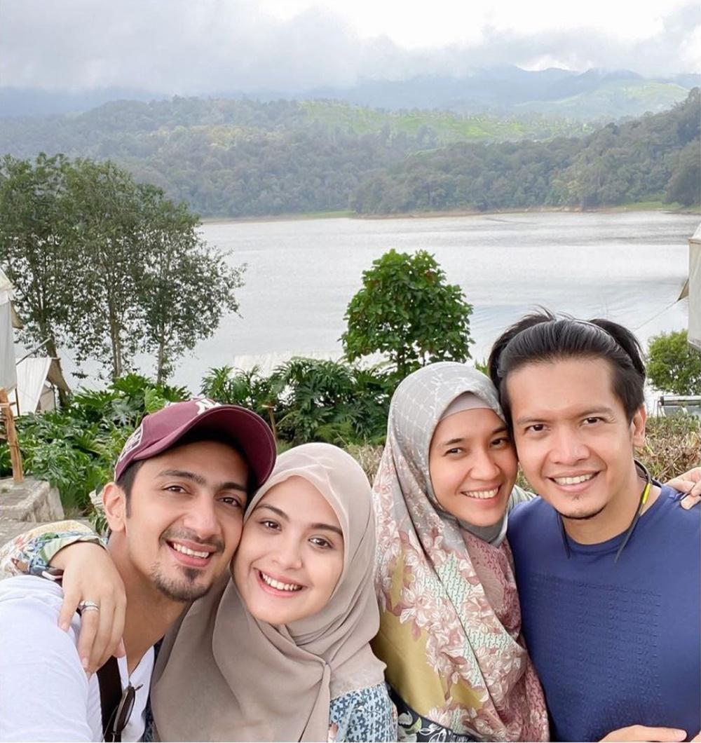 Romantis! Intip 9 Momen Seru Seleb Saat Double Date Bareng Sahabat