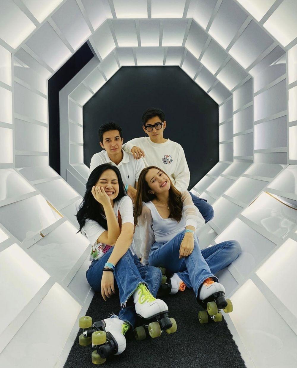Romantis! Intip 9 Momen Seru Seleb Saat Double Date Bareng Sahabat