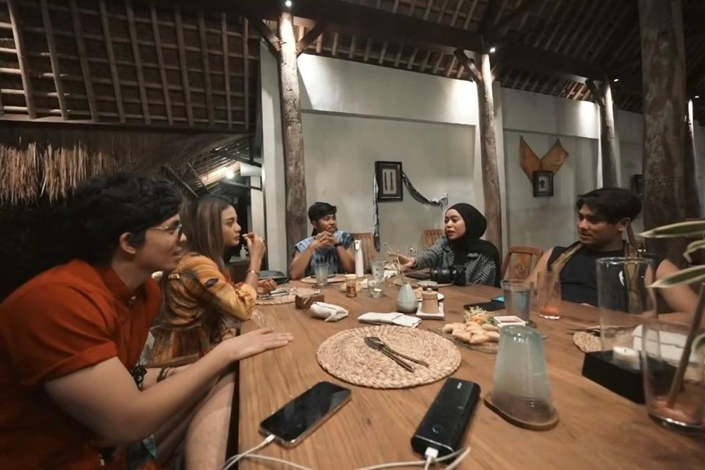 Romantis! Intip 9 Momen Seru Seleb Saat Double Date Bareng Sahabat