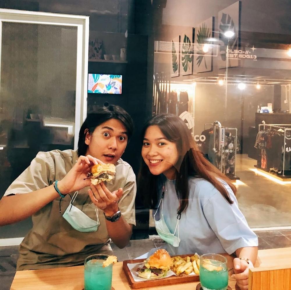 Gemas Maksimal! 9 Gaya Pacaran Iqbaal Ramadhan dan Zidny Lathifa