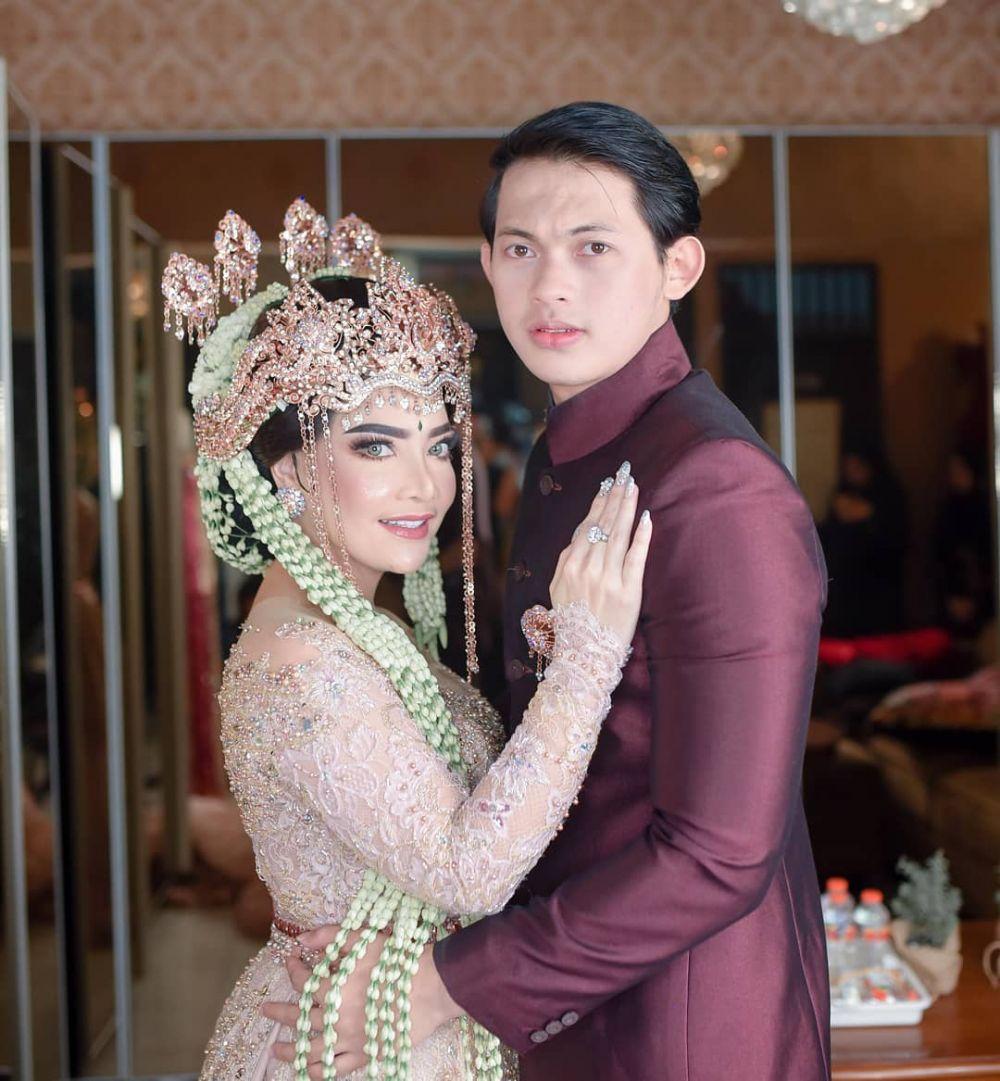 8 Artis Wanita Ini Pacari Pria Lebih Muda, Ada yang Beda 36 Tahun!