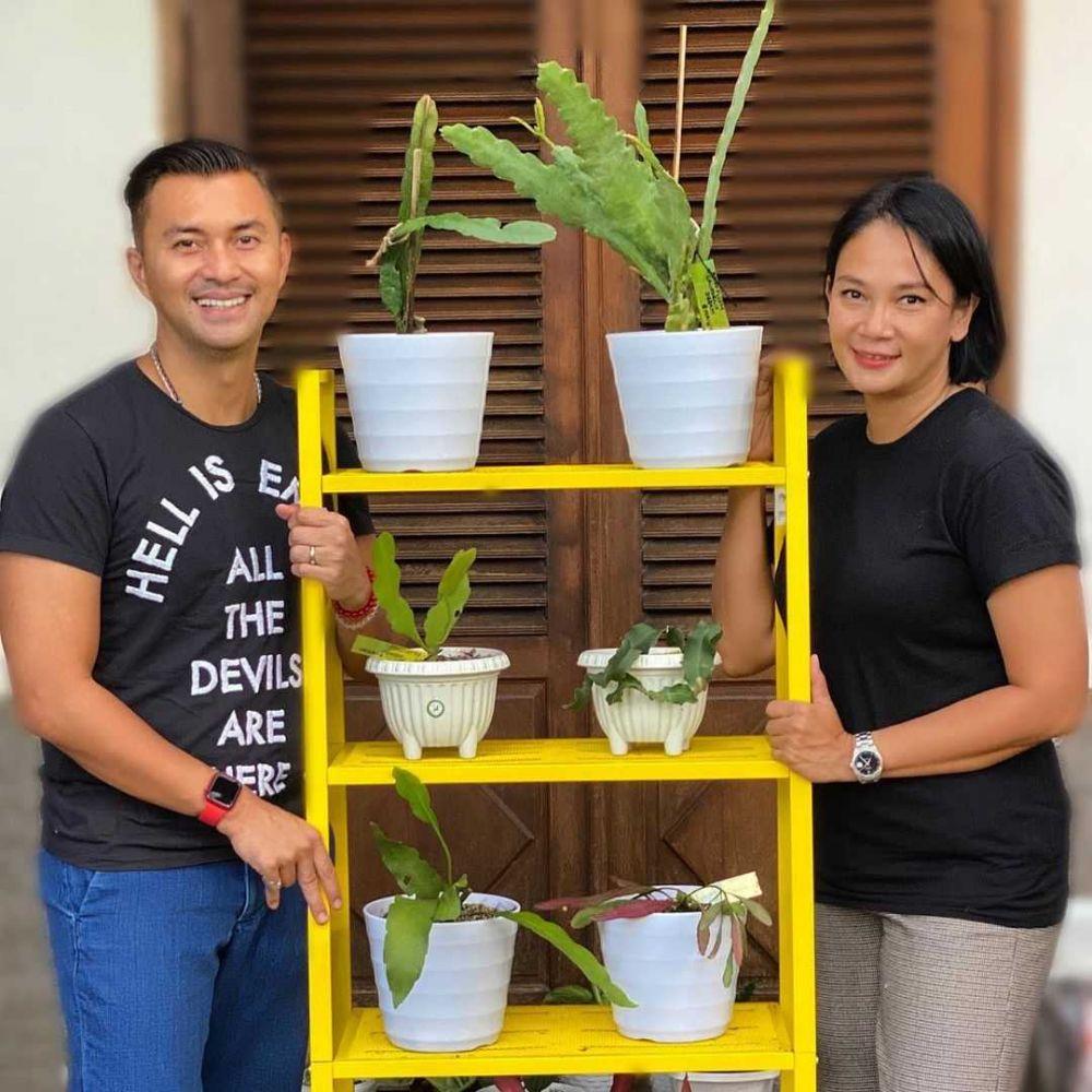 Potret Romantis 10 Raja Sinetron Era 90-an Bareng Istri, Awet Mesranya