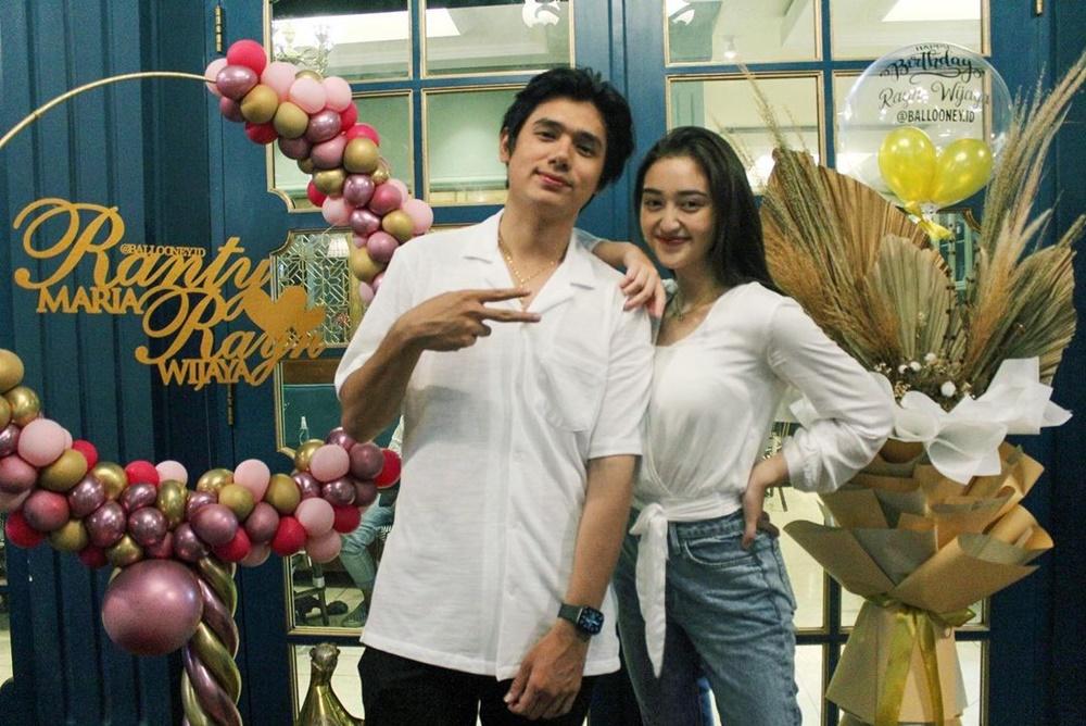 Setahun Jadian, Intip 9 Gaya Pacaran Ranty Maria dan Rayn Wijaya