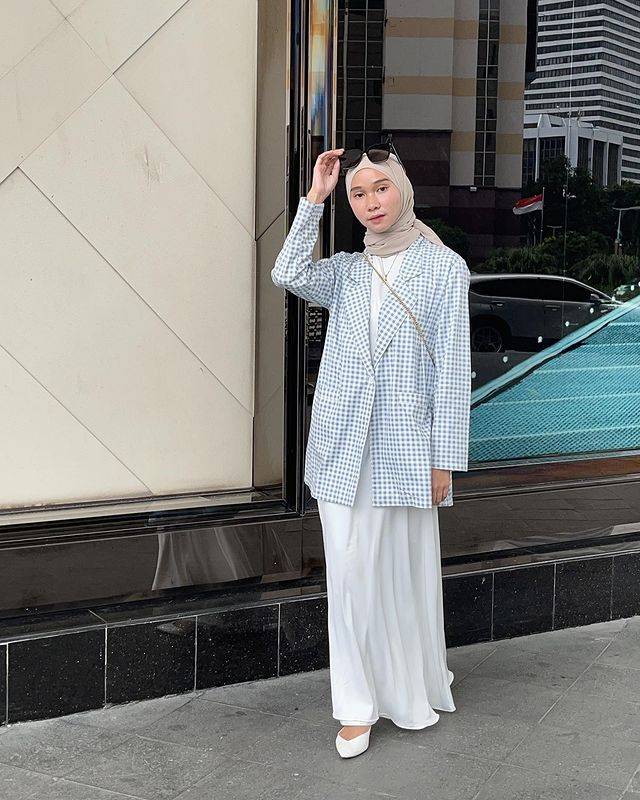 6 Inspirasi OOTD Hijab Street Style ala Selebgram Indonesia
