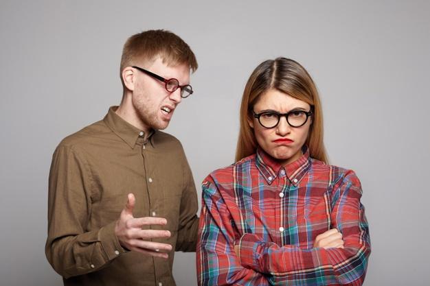 Jangan Emosi, Ini 9 Cara Menghadapi Pacar yang Over Protektif