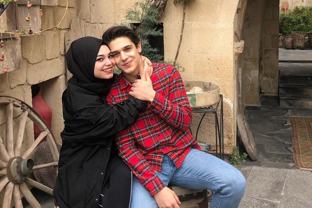 Apakah Mencium Istri di Siang Hari Membatalkan Puasa? Ini Jawabannya