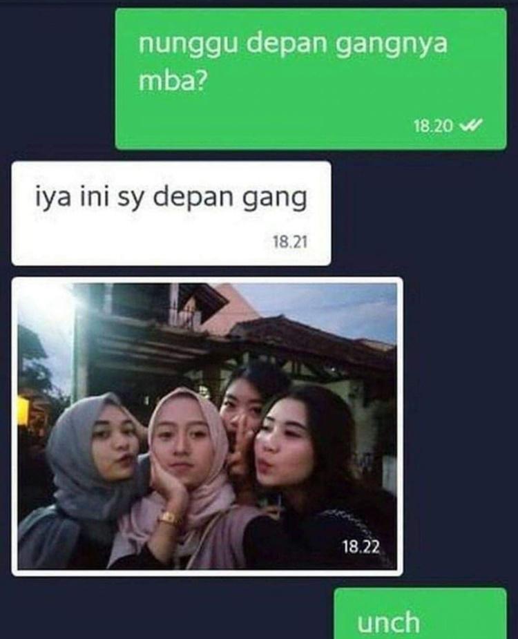 Kocak Abis! 10 Meme Sindiran Cowok Jemput Pacar di Depan Gang