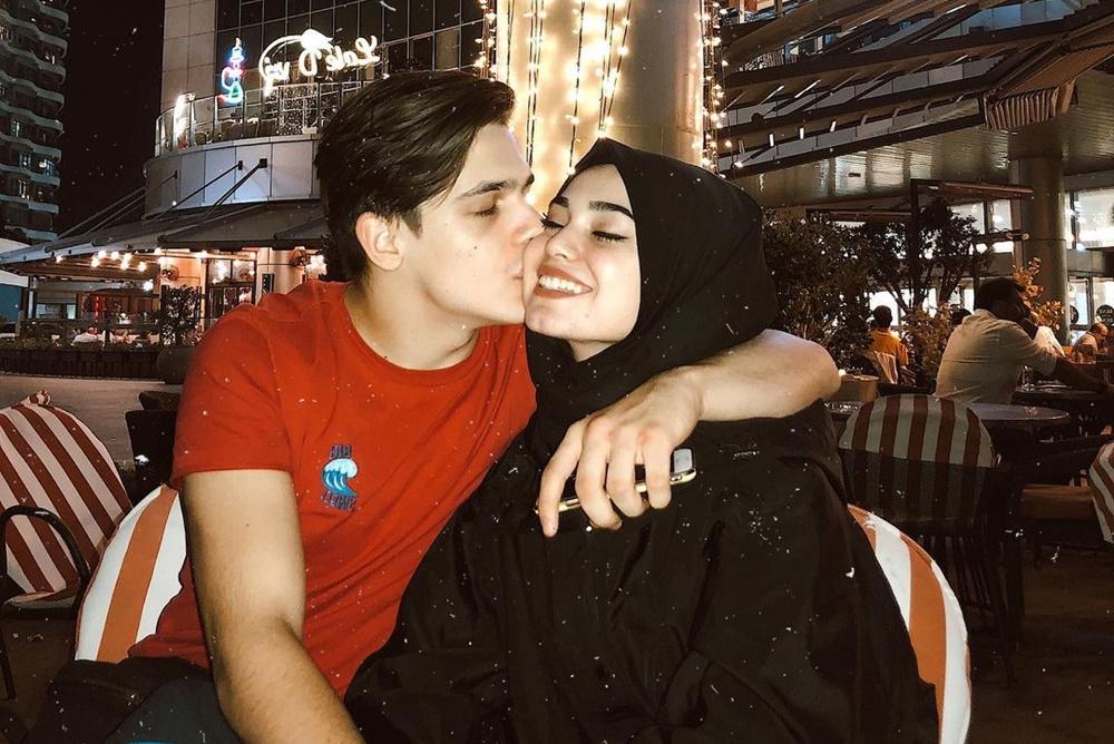 Apakah Mencium Istri di Siang Hari Membatalkan Puasa? Ini Jawabannya