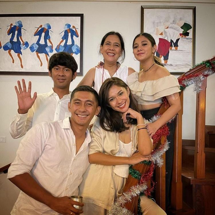 Toleransi, 8 Artis Ini Jalani Puasa Bersama Keluarga Beda Agama