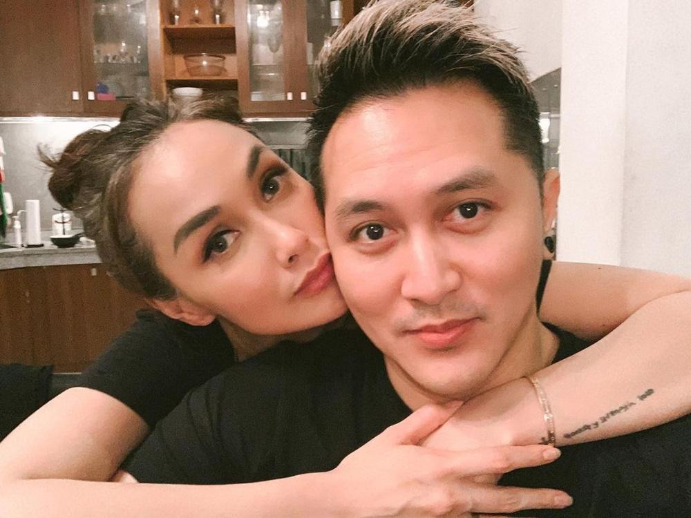 Digosipkan Cerai, Ini 9 Bukti Kemesraan Sara Wijayanto & Demian Aditya