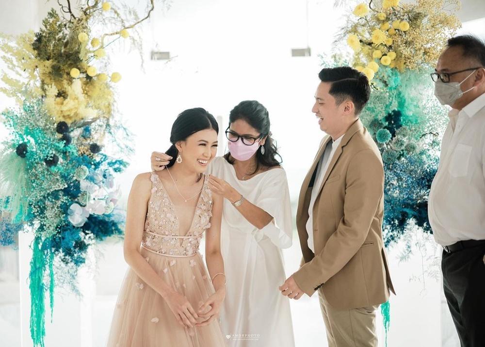 10 Momen Lamaran Miss Indonesia Natasha Mannuela di Tepi Pantai