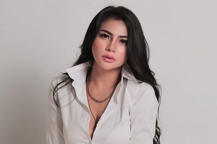 Tisya Erni Model Seksi Yang Dikabarkan Dekat Dengan Sule