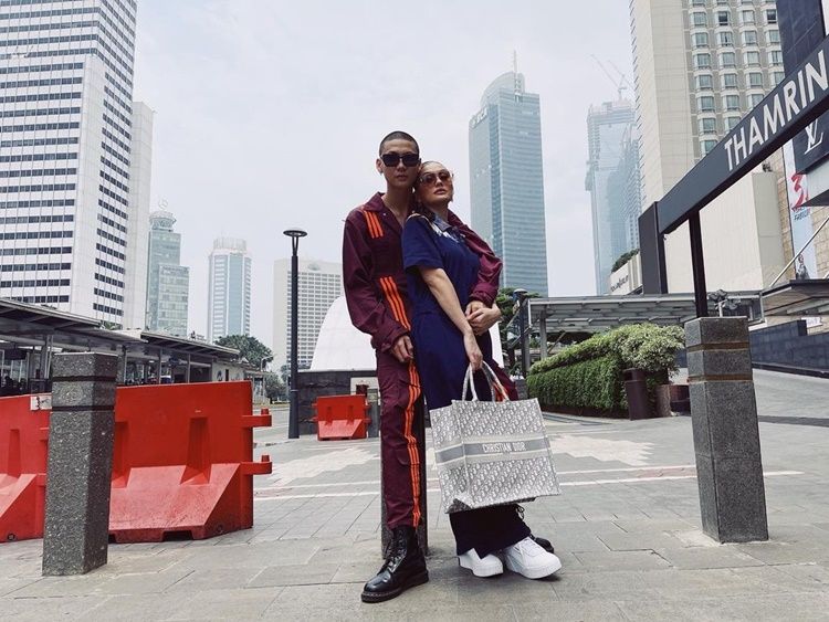 8 Potret Mesra Agnez Mo dan Adam Rosyadi yang Bikin Heboh, Pacaran?