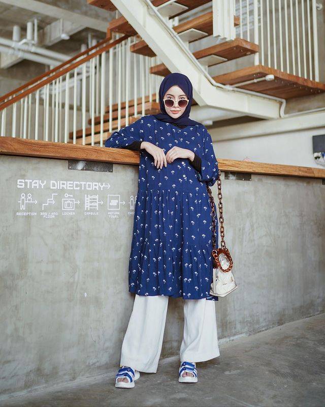 6 Inspirasi Padu-padan Baju Tunik Untuk Cewek Hijabers