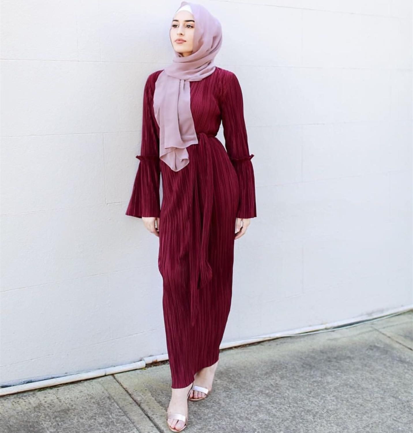 Inspirasi Padu-padan OOTD Hijab dengan Gamis Plisket yang Elegan