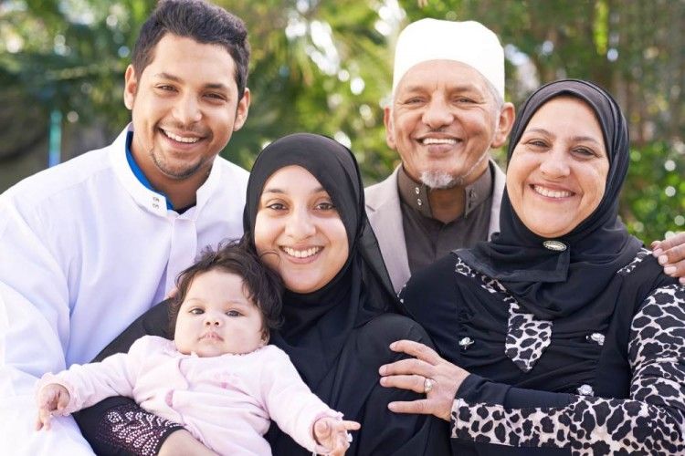 10 Cara Memuliakan Orangtua Menurut Ajaran Islam