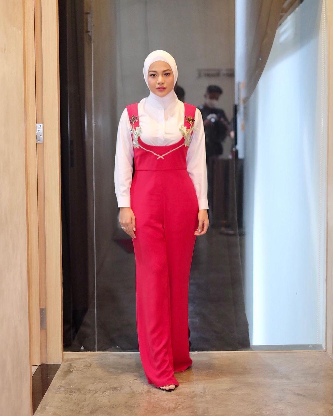 Sambut Ramadan, Intip Gaya Baru Aurel Hermansyah Menggunakan Hijab